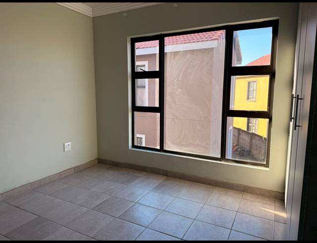 5 BEDROOM HOUSE FOR SALE IN WATERKLOOF